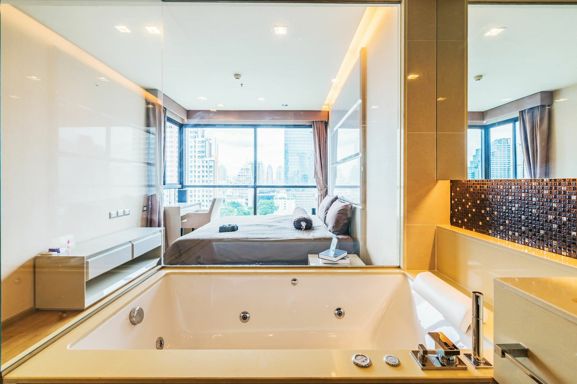 The Address Sathorn By Favstay กรุงเทพมหานคร ภายนอก รูปภาพ
